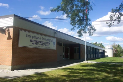 Photo de bâtisse scolaire